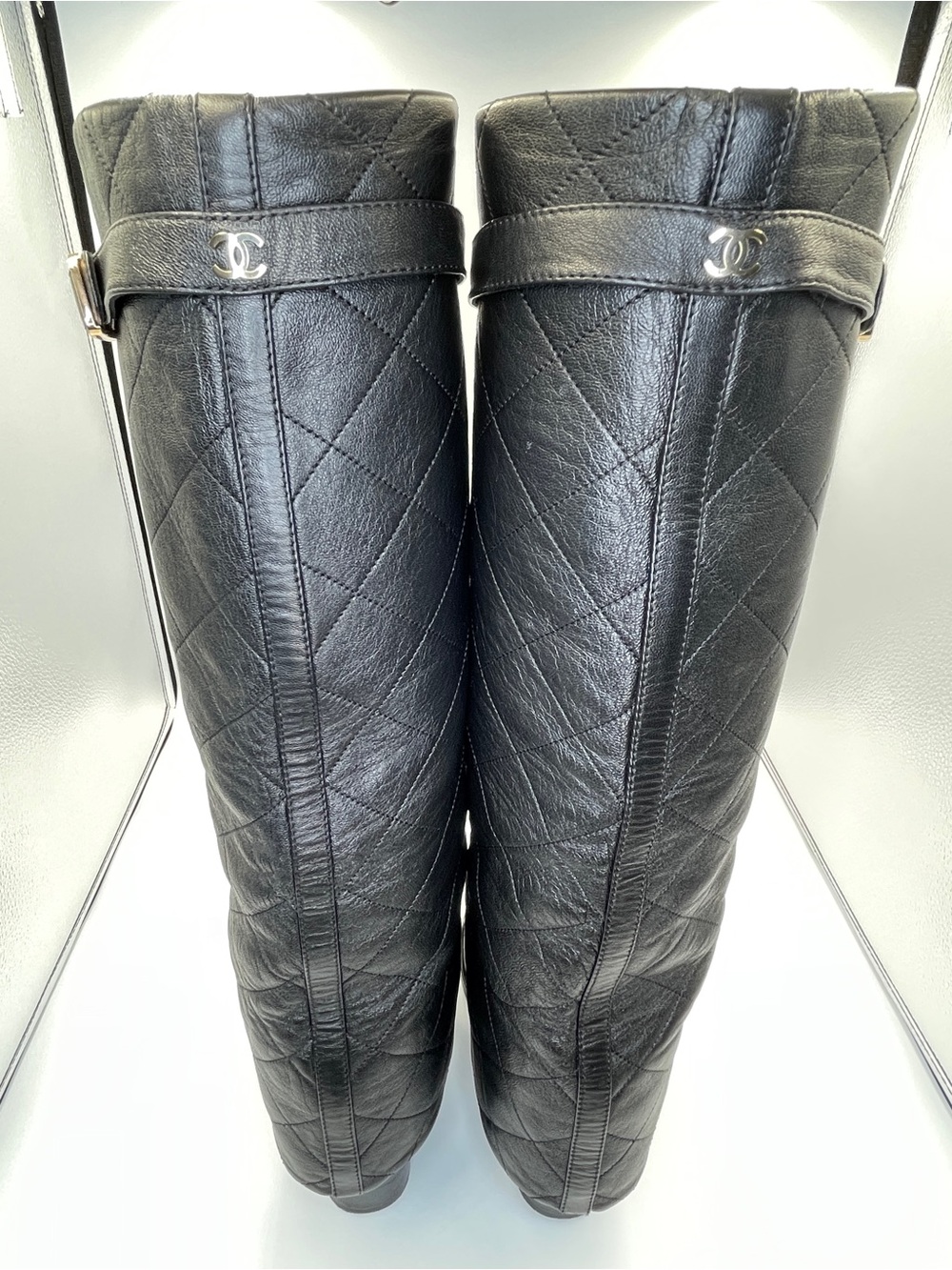 Rare Runway Chanel Black Quilted Knee-High Women's Leather Boots - Picture 2 of 13